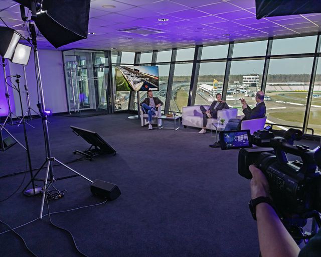 Abb. High speed im Motodrom, digital conference in den locations